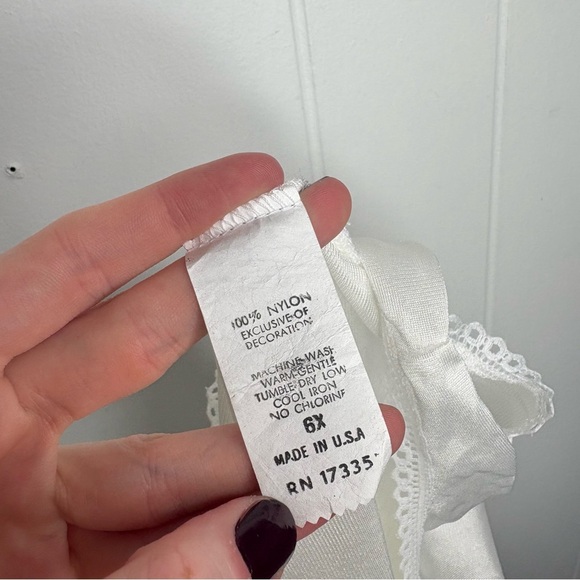 VINTAGE Little Girl’s Nightgown Dress  White Lace Rose Rosette Girl’s Size 6 - Picture 6 of 6